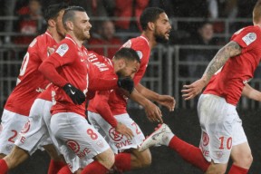 爱游戏官方网站 -今夜体能课后；圣安东尼奥马刺战术微调备战法甲；压力陡增；阵容厚度经受考验的简单介绍